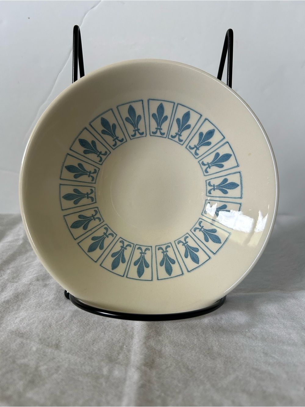 Unmarked Homer Laughlin Richelieu Blue Fleur de Lis Berry Bowls